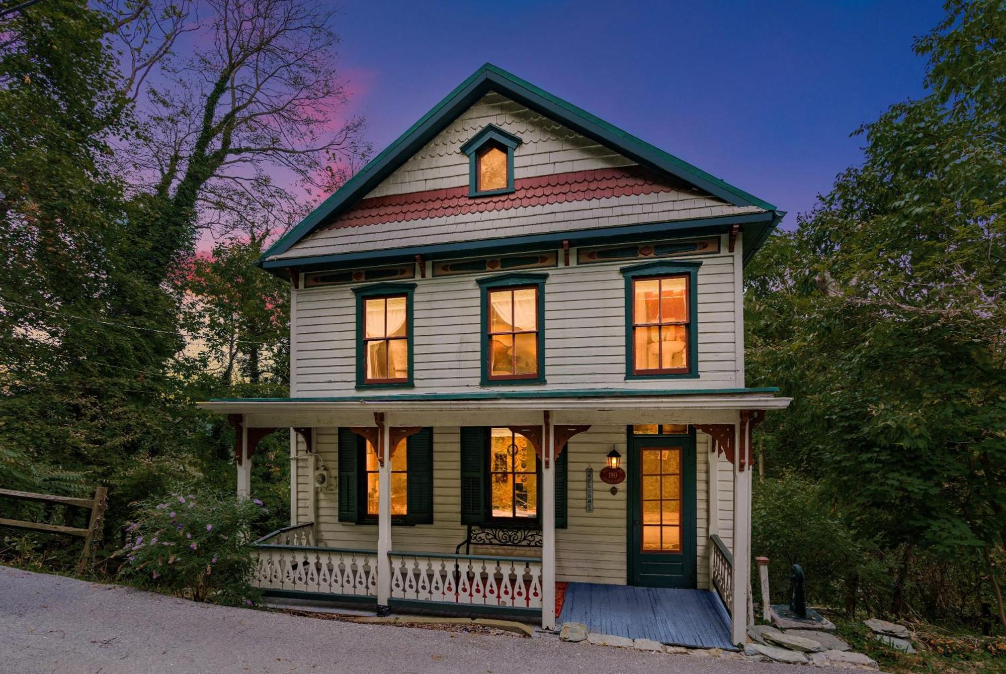 Enchanting Cottage, Walk To Downtown ハーパーズ・フェリー エクステリア 写真
